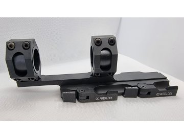 Duální montáž QD Mount na weaver s rychloupínacími pákami.