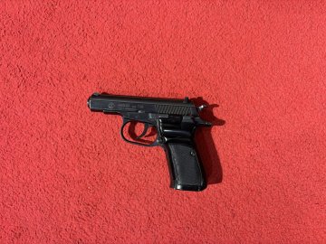 Pistole samonabíjecí ČZ 83 - KOMISE