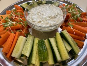 Krájená zelenina + dip kg