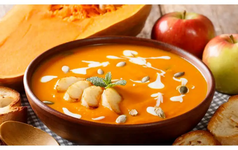 Polévka z pečených jablek a dýně: Hřejivý podzimní recept