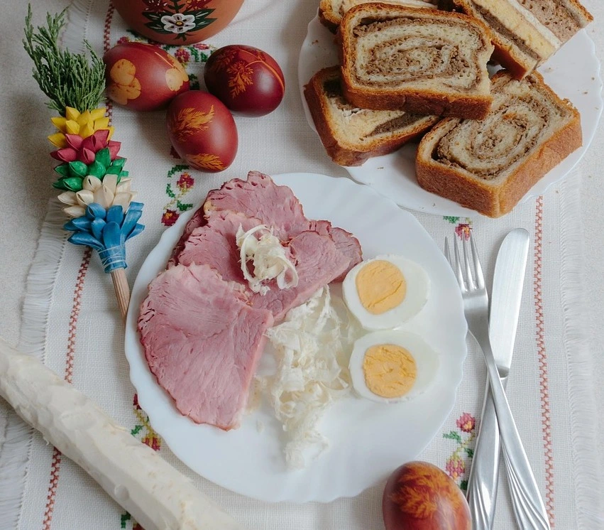 Velikonoční ubrus: jednoduchý způsob, jak přivítat jaro u svátečního stolu