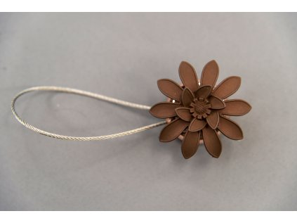 Magnet na závěs - hnědý květ s kovovým lankem (1ks v balení)