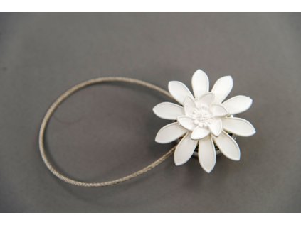 Magnet na závěs - smetanový květ s kovovým lankem (1ks v balení)