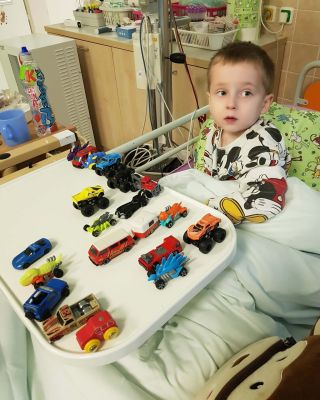 Vloni hospitalizace na JIP, dnes" jen" 2 stehy na čele 🙉🙈 No zkrátka, naše malé šídlo bylo opět jako pytel blech. Dnes mám...