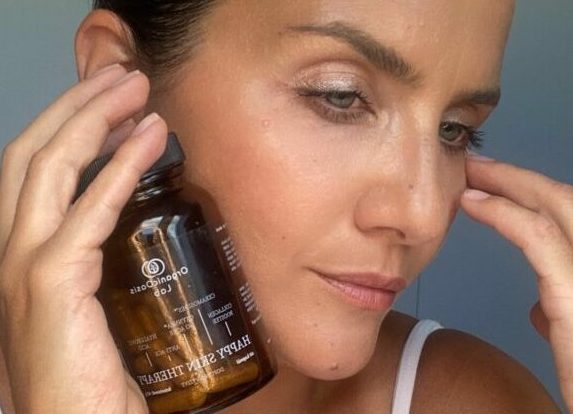 Nevieš sa rozhodnúť v záplave fľaštičiek s vitamínmi na pleť? Vyskúšaj tieto (recenzia od @elimakeupartistblog)