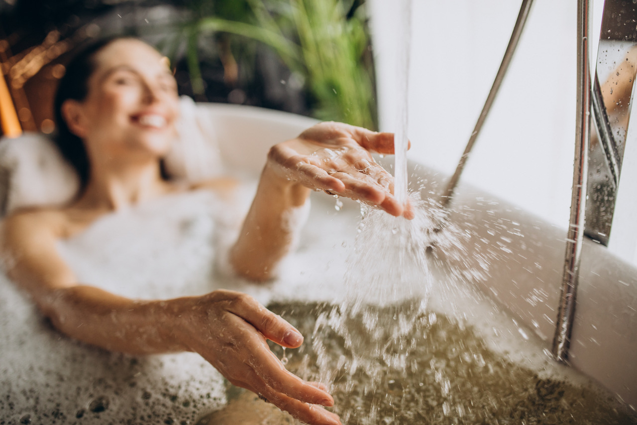 woman-relaxing-bath-with-bubbles