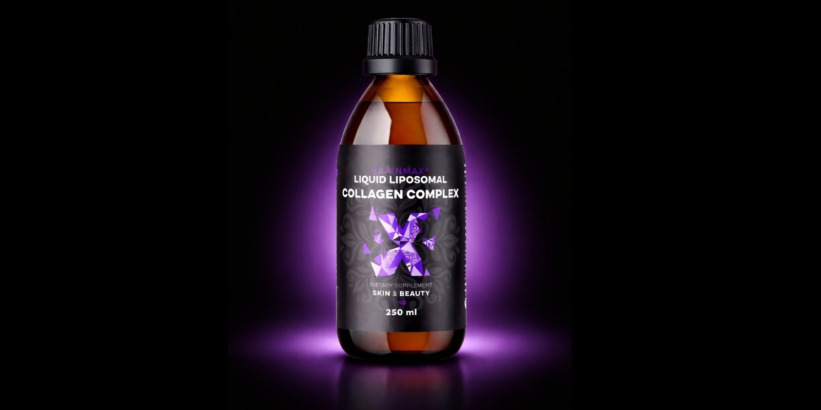 BrainMax Liquid Liposomal Collagen Complex 250 ml – lahvička s fialovou září na tmavém pozadí