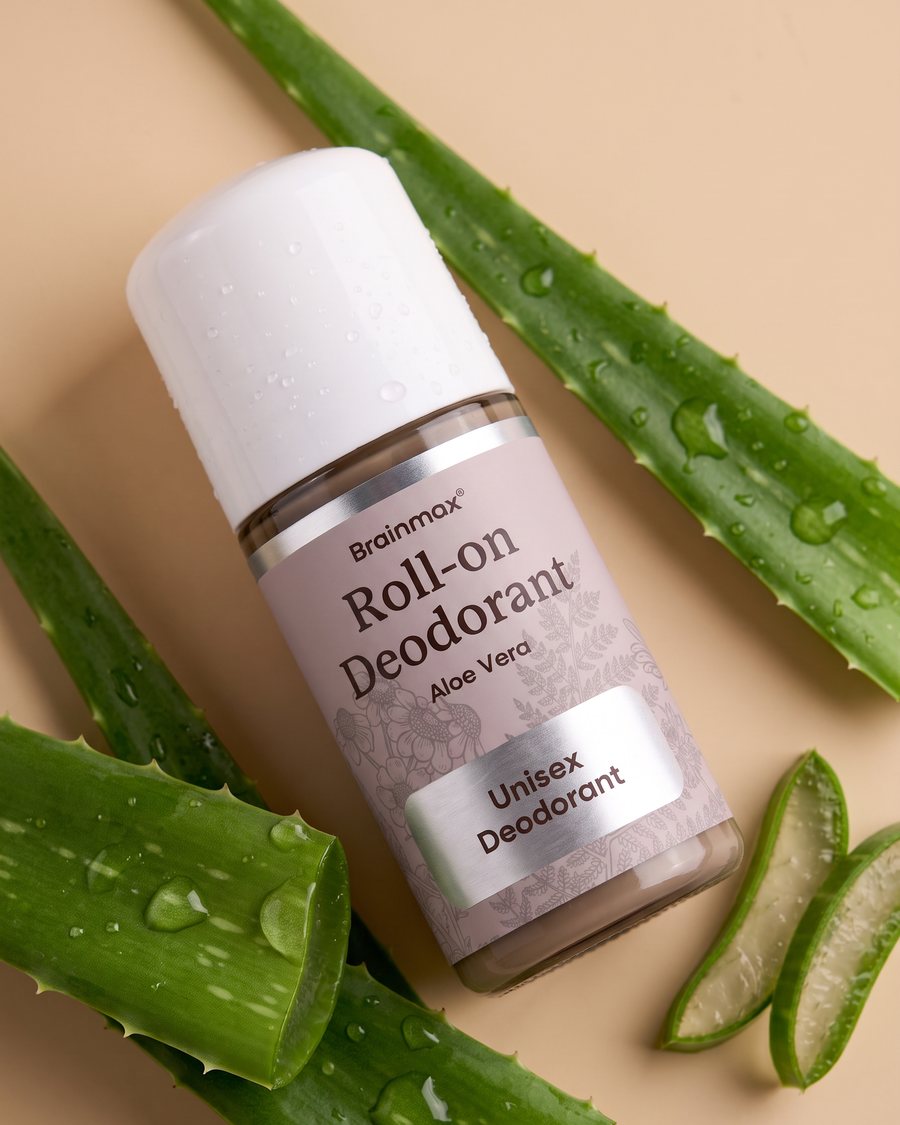Deodorant Brainmax Roll-on Aloe Vera mezi listy aloe vera
