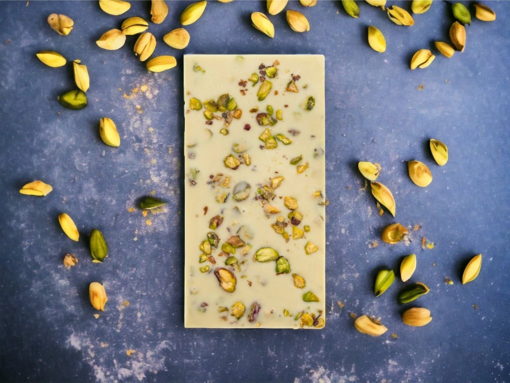 MoonChocolate - ATLAS - bílá čokoláda s pistáciemi a 44% obsahem kakaového másla