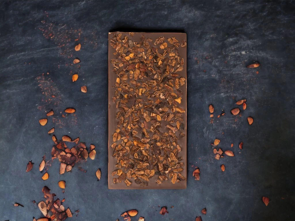 MoonChocolate - CALYPSO - tmavá bean to bar čokoláda s drcenými kakaovými boby a s 65% obsahem kakaa