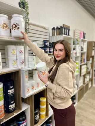 Nevíš, po čem sáhnout? 👀 Na prodejně ti rádi poradíme a společně vybereme to pravé pro tvůj trénink. 💪 Teď navíc -10 %...