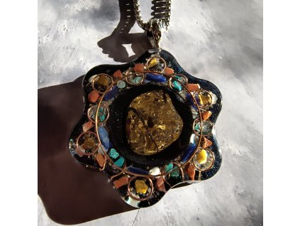Orgonitový amulet s bronzitem – medailon ~45 mm – OrgoArt (přední strana)