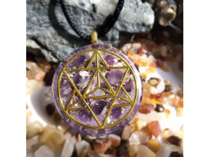 Orgonitový přívěsek s ametystem, křišťálem a symbolem Merkaba