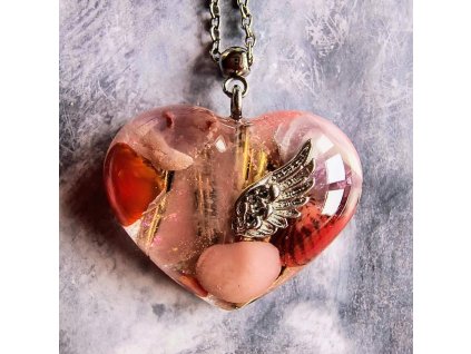 Orgonitový přívěsek srdce s růženínem, ametystem a andělským křídlem
