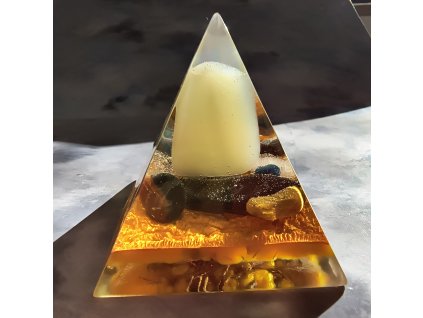 Orgonitová pyramida s Jadeitem, Šungitem, Obsidiánem a dalšími minerály – ochranný kámen pro rovnováhu, energii a klid
