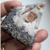 Orgonit pyramida v dlani