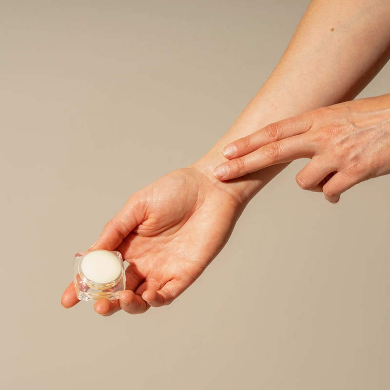 solid-perfume-aplication_orientalniparfem