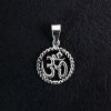 Přívěsek stříbro Óm v kruhu teček
