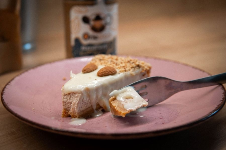 Mandľový cheesecake s bielou čokoládou
