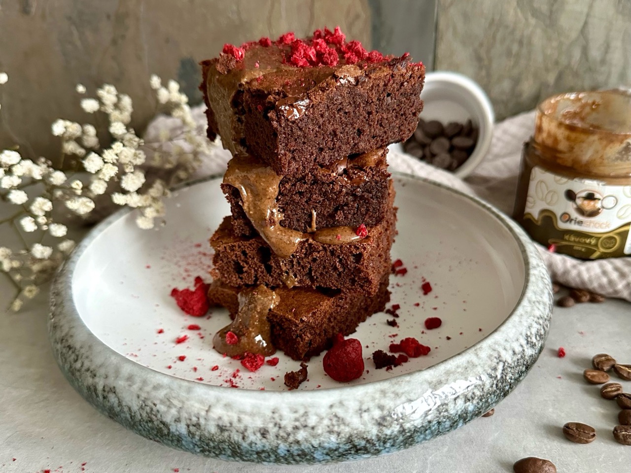 Čokoládové brownies s kávovým krémom
