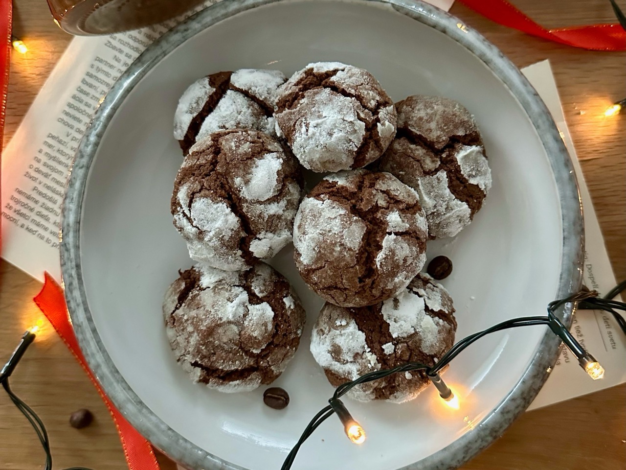 Vianočné crinkles plnené kávovým krémom
