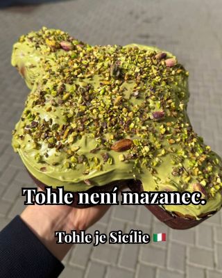 Velikonoce v Itálii mají svoje vlastní pravidla. Žádný mazanec. Žádná suchá bábovka. Colomba. Nadýchané těsto. Pistáciový...