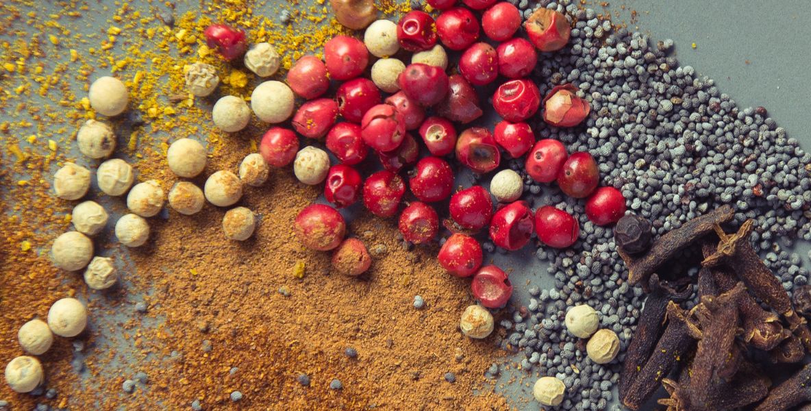 Kořeněné éterické oleje: hřejivá vzpruha pro chladné dny