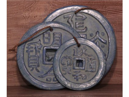 Závěsná dekorace čínská mince průměr 20, 25, 30cm patina modrá