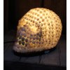 Stolní lampa z lastur lebka 18x23x15cm