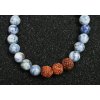 Boho náramek modrobílý sodalit a rudraksha obvod 20cm