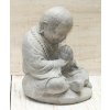 Socha mnich Shaolin monk s korálky Mala 20cm patina grey