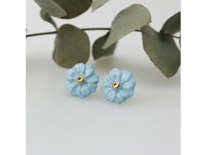 Porcelánové náušnice nebesky modrá kvítka se zlatým středem