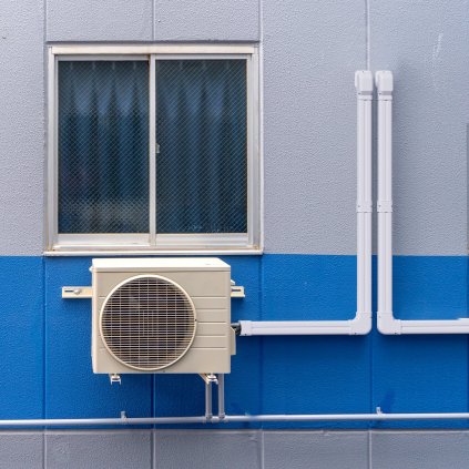 Kryt mini rozdělovacího potrubí 76,2 mm šířka 2270 mm délka, dekorativní PVC kryt potrubí pro klimatizaci se 2 rovnými kanály a kompletními komponenty, snadná instalace, natíratelný pro tepelná čerpadla, bílý
