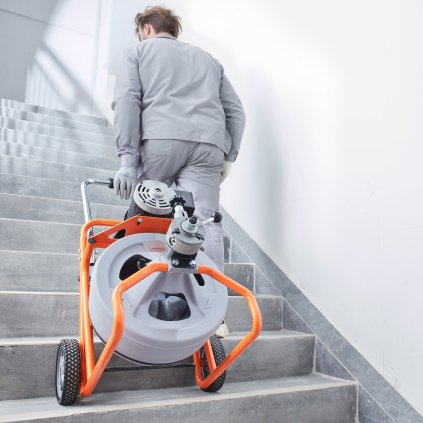 Stroj na čištění odpadů 100 stop x 1/2 palce s automatickým podáváním, kolečky a 8 noži