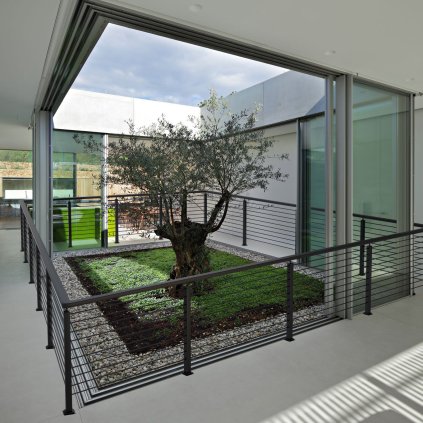 Sloupek zábradlí pro kabely 42x1x2" s horizontálním otvorem, černý, 1 ks