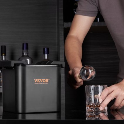 Výrobník ledových koulí, křišťálově čistý výrobník ledových koulí 2,36 palce ledová koule s úložným vakem a svorkou na led, kulatý průhledný lis na kostky ledu se 4 dutinami, výrobník ledu na whisky, skotskou, koktejl, brandy, bourbon