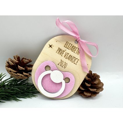 Drevená vianočná ozdoba „Prvé Vianoce dievčatka“  – drevená ozdoba s menom dieťatka a rokom
