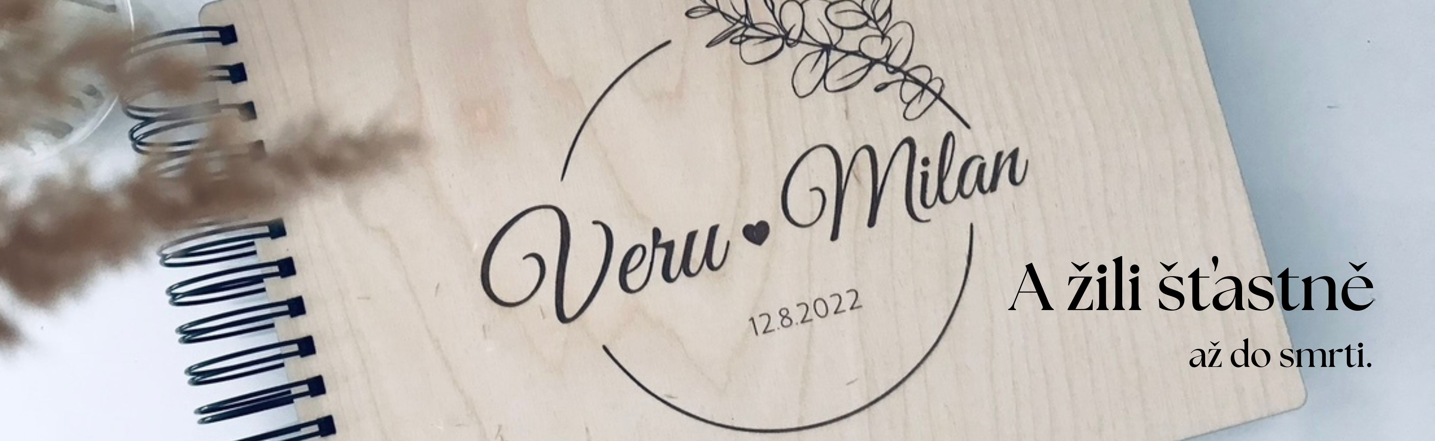 Dřevěné svatební fotoalbum