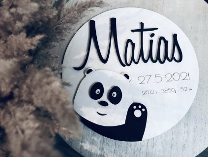 Milník s pandím kámošem