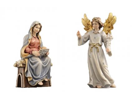 Drevené vyrezávané vyobrazenie Panny Márie a archanjela Gabriela zvestujúceho narodenia Ježiša Krista. Archanjel Gabriel oznámil Márii, že sa stane matkou a pritom zostane pannou. Anjel zároveň oznámil jej snúbencovi, že Mária počala z ducha Svätého a že sa nemá obávať a má ju prijať za svoju ženu. Sošky sú vyrezané z javorového dreva a ručne maľované olejovými farbami. Soška je určená do interiéru.zvěstovaní narození ježíška dřevěné betlémy prodej dřevěných betlémů