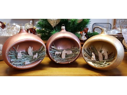 Set skleněných vánočních ozdob s dřevěným vyřezávaným betlémem (Velikost stojících figur dospělých postav 5 cm, Provedení Malované)