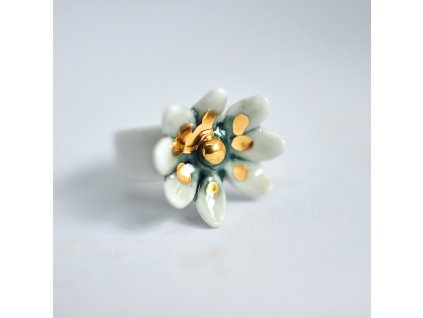 Porcelánový prstýnek s květem
