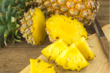 Exotické ovoce na talíři: Ananas