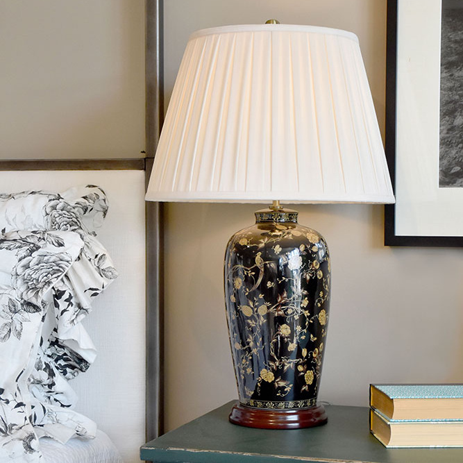 Stolní keramické lampy: inspirace do ložnice i obýváku