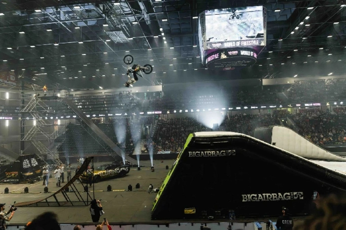 První backflip v Česku na Stark Varg
