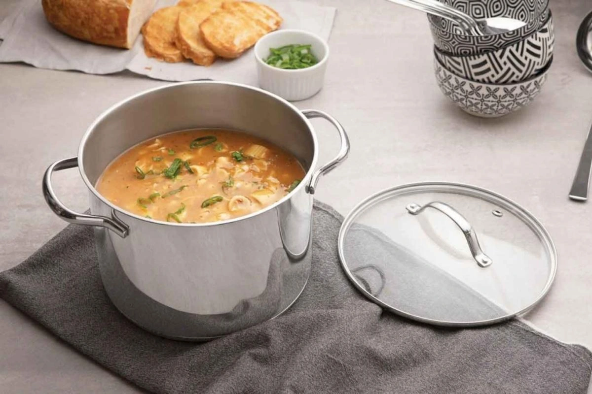 Nerezové hrnce v kuchyni nesmú chýbať