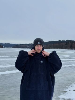 Už podruhé jste nám vyprodali větší modrá ponča. 🥹💙 Ale nebojte, na výrobě dalších se pracuje a v této sezóně ještě budou....