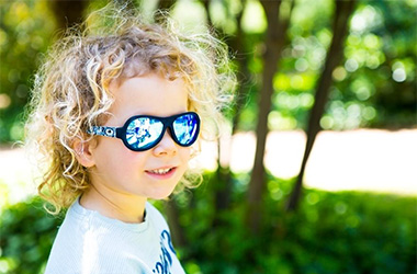 Módní švýcarské sluneční brýle Shadez