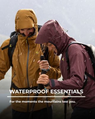 Počasí si nevybereš. Výbavu jo. 🌧️⛰️ Waterproof essentials na dny, kdy hory ukážou trochu jinou tvář. #outdoorshops...