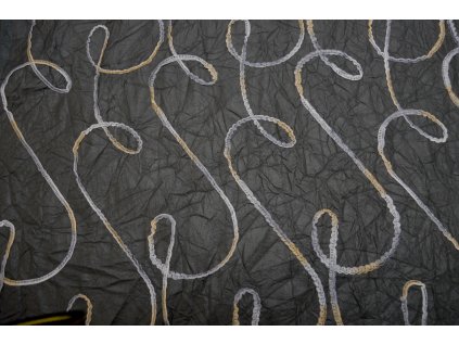 Látka s koženkovým povrchem a aplikací